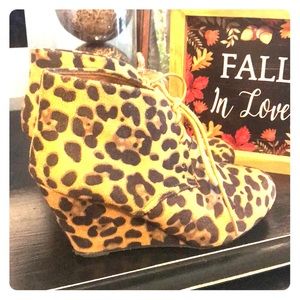 Leopard lace up wedge booties!